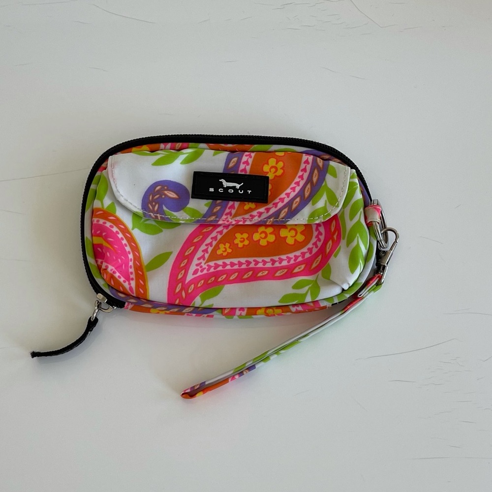 Scout wallet wristlet